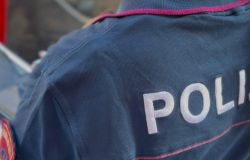 Roma, smascherato il presunto autore della “rapina di Ferragosto” all’autogrill di Roma Est: arrestato dalla Polizia di Stato