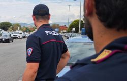 Roma, aggrediti in centro coppia di turisti, molestata la donna, picchiato il ragazzo, arrestato uno dei tre aggressori