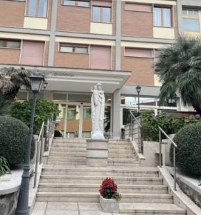 Eseguito con successo intervento innovativo di embolizzazione arteriosa articolare all’Ospedale Regina Apostolorum