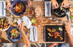 Pranzi sulla spiaggia e rischi alimentari, come difendersi con i consigli salva-vacanze dei gastroenterologi AIGO