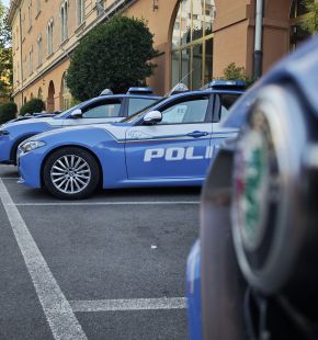 Roma, con un bastone appuntito rapina in un market una bottiglia di limoncello, arrestato