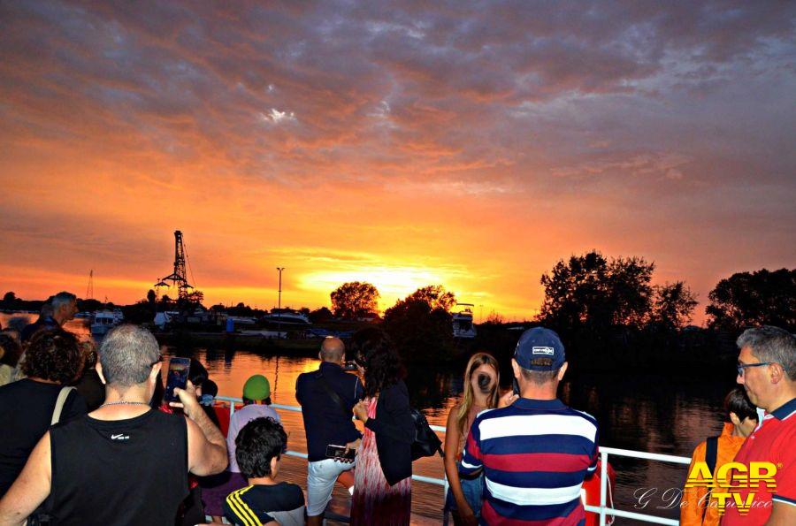 Il tramonto sul fiume a conclusione della gita in battello ph credit Giancarlo De Canonico