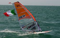 Milano, Chiara Marras della LNI di Ostia vince i mondiali giovanili under 13 di windsurf, Shablova argento nella canoa