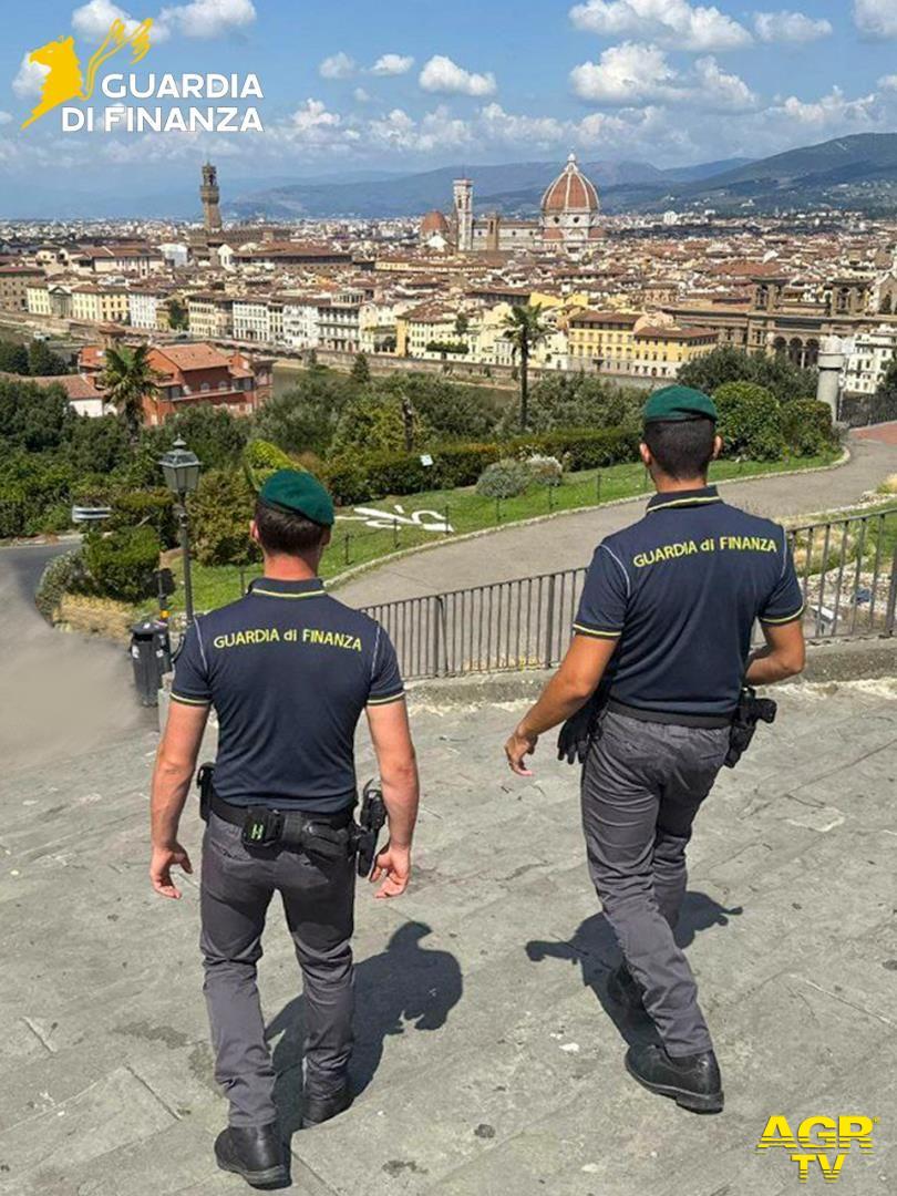 GdiF Firenze: Finanzieri a tutela del turismo fiorentino e contro l'illegalità. Bloccato il gioco delle tre carte in piazzale Michelangelo GdiF Firenze: Finanzieri a tutela del turismo fiorentino e contro l'illegalità. Bloccato il gioco delle tre carte in piazzale Michelangelo