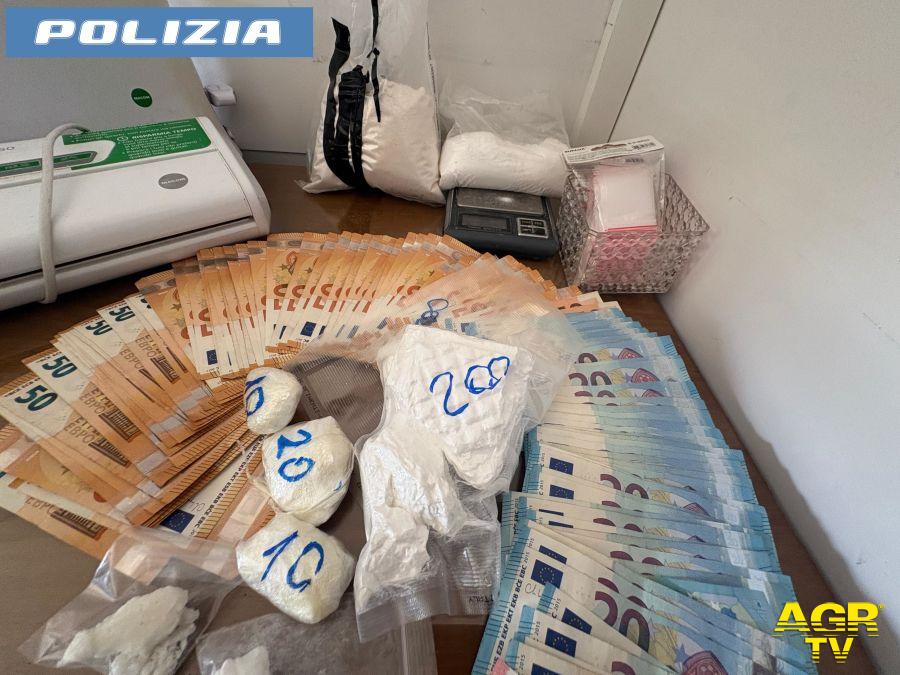 Polizia XIV distretto Primavaller droga e soldi sequestrati Polizia XIV distretto Primavaller droga e soldi sequestrati