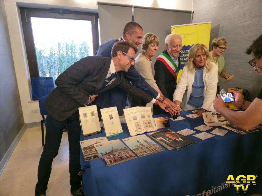 il momento dell'annullo con il sindaco di Ventotene il momento dell'annullo con il sindaco di Ventotene