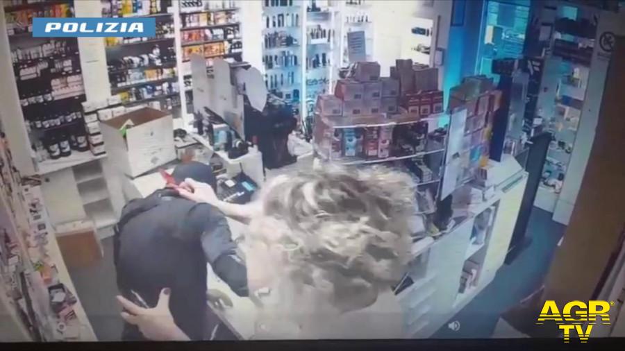 Un momento della tentata rapina