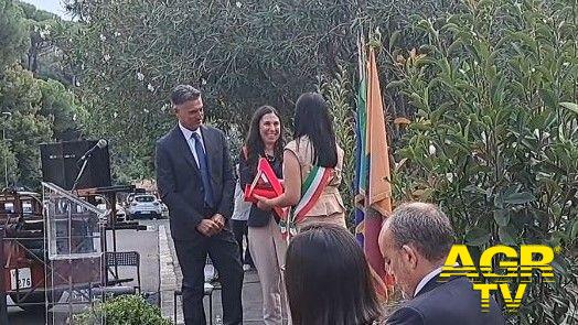 targa di gratitudine consegnata dal Comune di Frascati a Bologna come simbolo di fratellanza targa di gratitudine consegnata dal Comune di Frascati a Bologna come simbolo di fratellanza