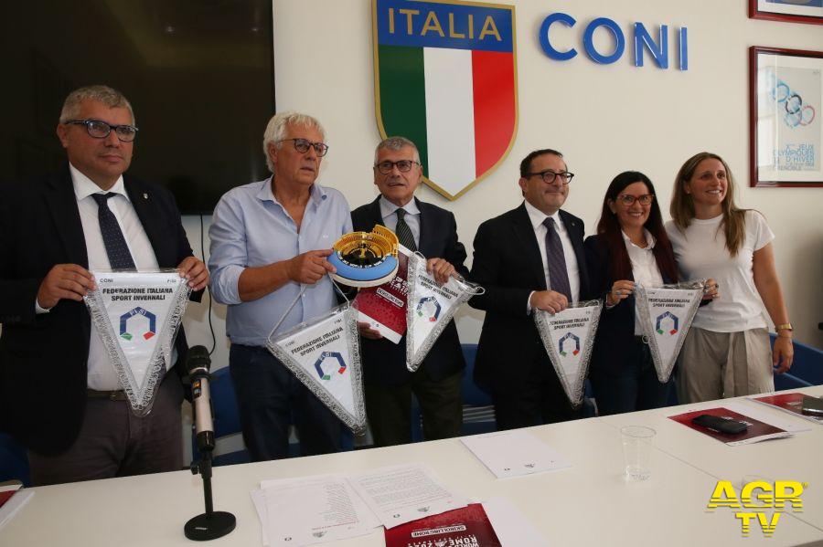 Le autorità al tavolo della conferenza