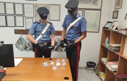 Roma, trasportavano cocaina in astucci metallici sotto il sedile, in manette coppia di pusher
