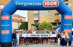 la partenza della corsa a Novara