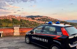 Tivoli, rapina minacciandolo con una sbarra di ferro portiere di notte, arrestato 25enne