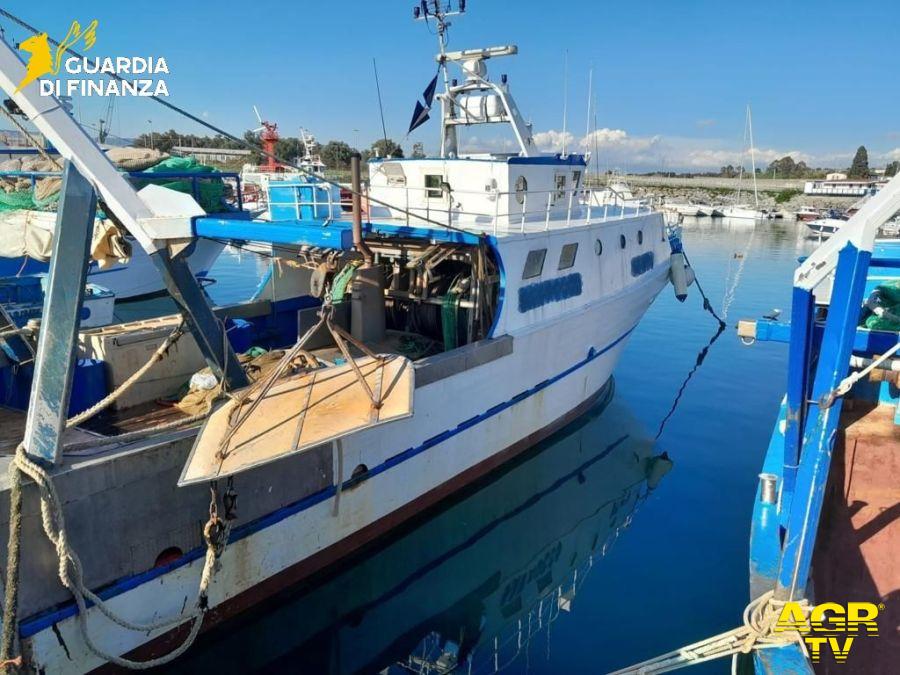 Guardia di Finanza - Comando regionale GdF Firenze e Reggio Calabria: confiscati un'imbarcazione, un fabbricato, 3 autovetture e una società ad un narcotrafficante e usuraio calabrese contiguo alla 'n