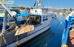 Guardia di Finanza - Comando regionale GdF Firenze e Reggio Calabria: confiscati un'imbarcazione, un fabbricato, 3 autovetture e una società ad un narcotrafficante e usuraio calabrese contiguo alla 'n