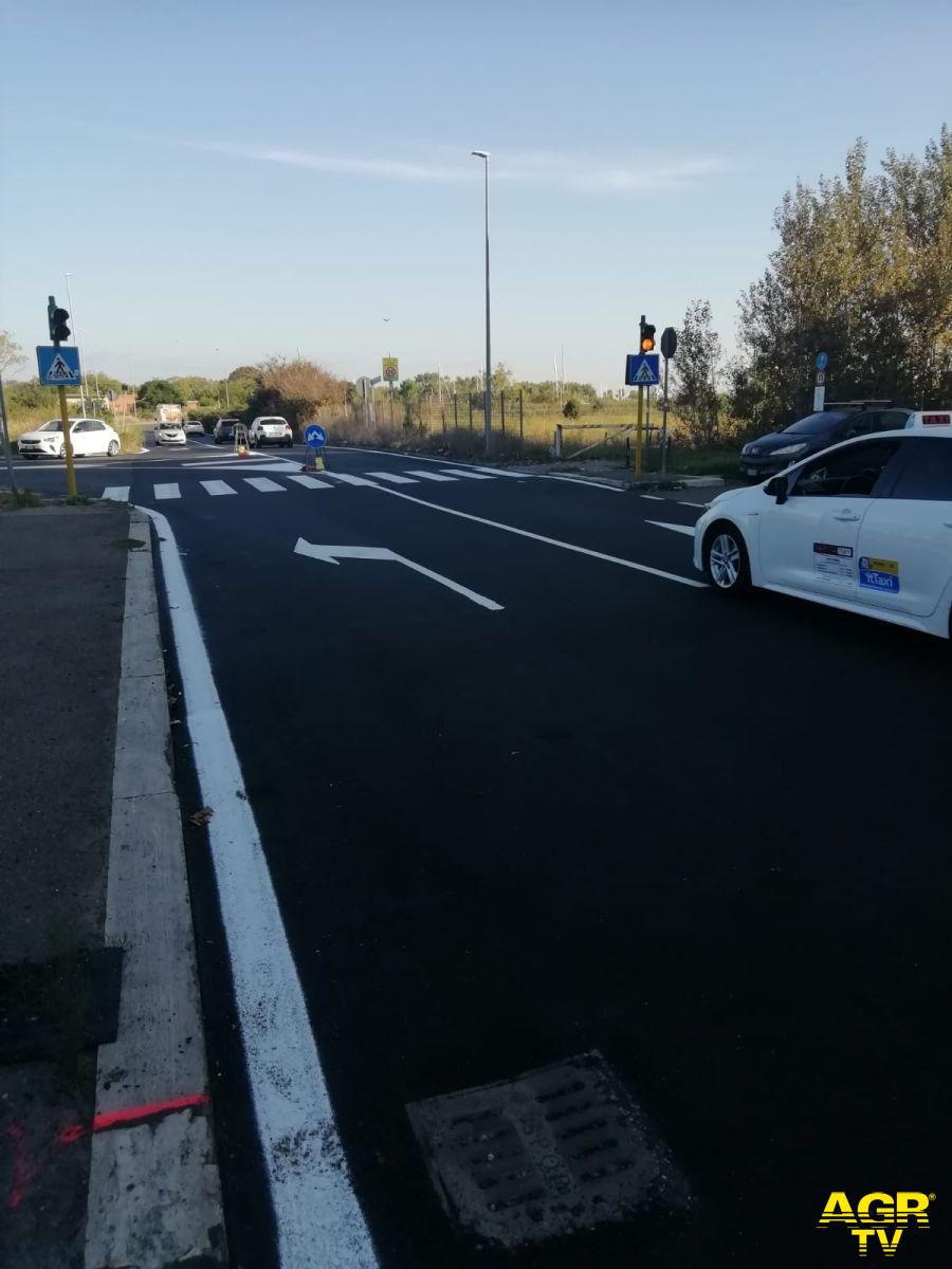 foto incrocio Chiaraluce Ostia a dx il passo carrabile del complesso residenziale foto incrocio Chiaraluce Ostia a dx il passo carrabile del complesso residenziale