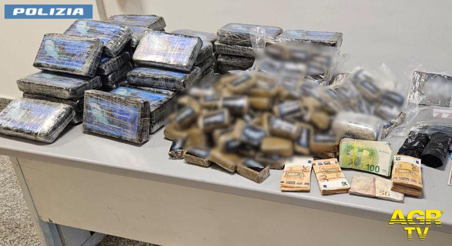 Roma, caveau della droga nel sottofondo di due auto, in manette pusher 30enne, sequestrati 70 kg. di cocaina ed hashish