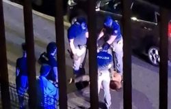 Sesto Fiorentino: Uomo nudo e aggressivo in via Ponchielli, intervento della Polizia