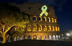 Accendi d'oro, accendi la speranza il Colosseo si illumina per tutti i bambini malati di tumore