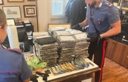 Carabinieri la droga sequestrata piazza Bologna