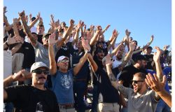 L'esultanza dei tifosi in tribuna
