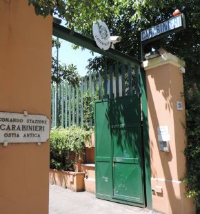 Ostia Antica, 35enne ucciso a coltellate all’alba, continua la caccia al killer