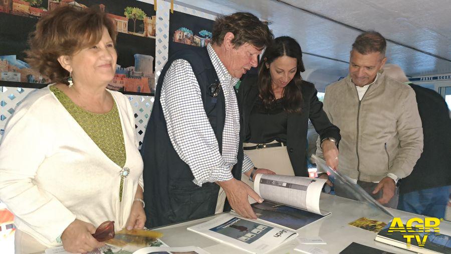 Emma e Giuliano Fausti, protagonisti del progetto “Il piano del colore del Borgo di Ostia Antica”
