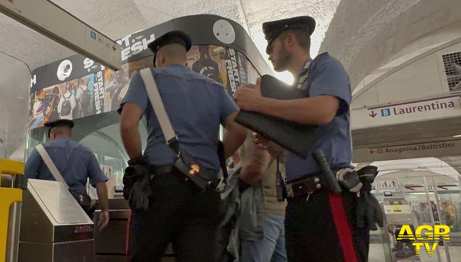 Carabinieri impegnati controlli antiborseggio