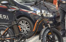 Roma, Piazza Bologna, ladro di biciclette elettriche, rintracciato e denunciato grazie al satellitare nascosto sotto la sella