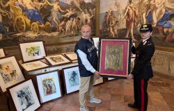 Blitz dei Carabinieri, sequestrate opere attribuite a Salvator Dalì in mostra a Parma