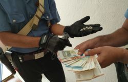 Roma San Cesareo, due arresti, fermato ad un posto di blocco pusher con hashish e cocaina