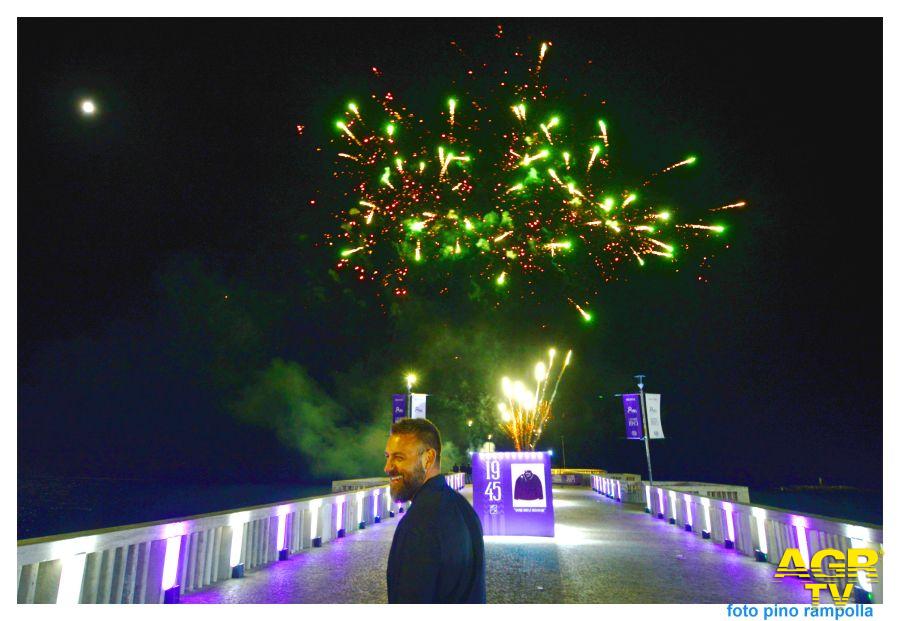 De Rossi e la festa biancoviola al pontile di ostia per gli 80 anni