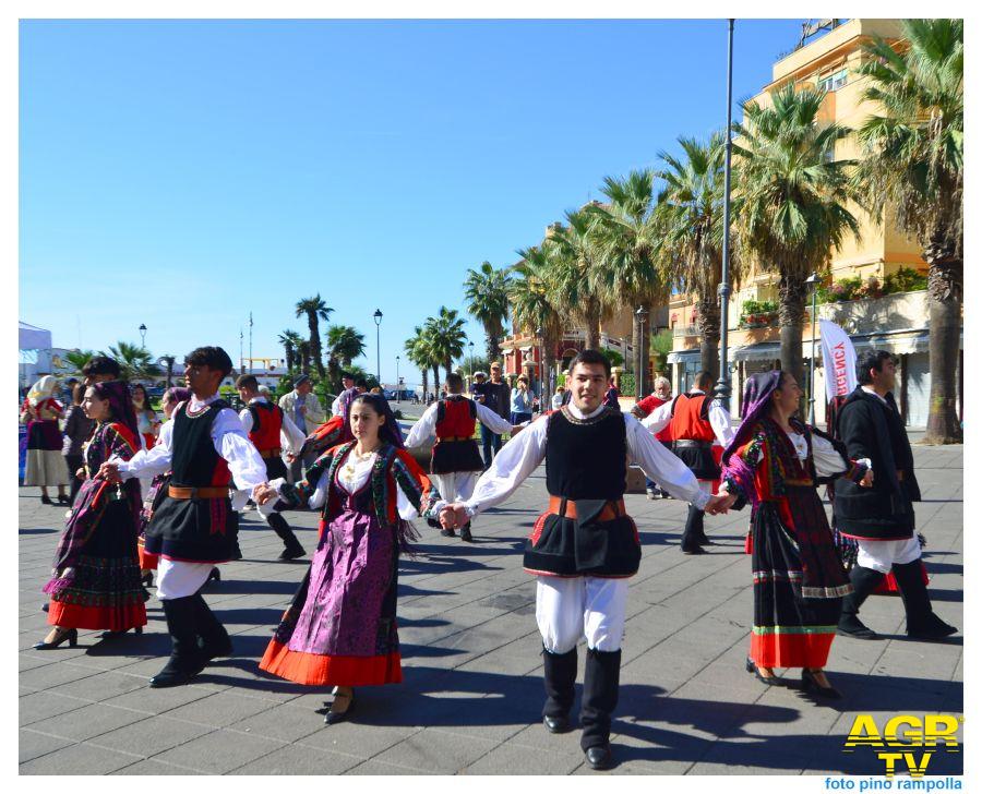 Balli folkloristici in piazza...le Giornate sarde ad Ostia