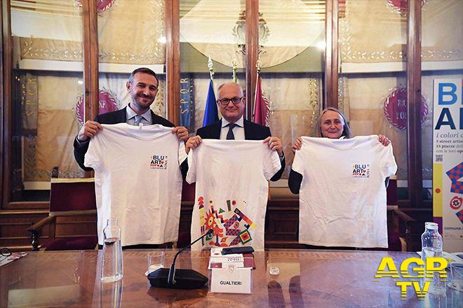 blue art foto comune di Roma al centro il sindaco Gualtieri a sx l'assessora Alfonsi blue art foto comune di Roma al centro il sindaco Gualtieri a sx l'assessora Alfonsi