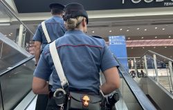 Roma Termini, ruba il cellulare ad una donna che si era addormentata su una panchina in stazione, arrestato 55enne