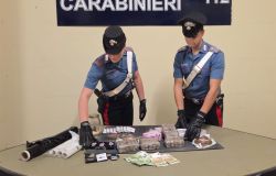 Torvajanica, sequestrati 4 kg. di hashish, nascosti in un garage, arrestato il pusher marocchino