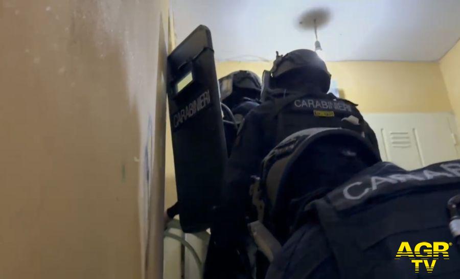 maxiblitz all'alba dei Carabinieri, sequestro di droga e tre arresti maxiblitz all'alba dei Carabinieri, sequestro di droga e tre arresti