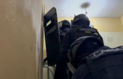 maxiblitz all'alba dei Carabinieri, sequestro di droga e tre arresti