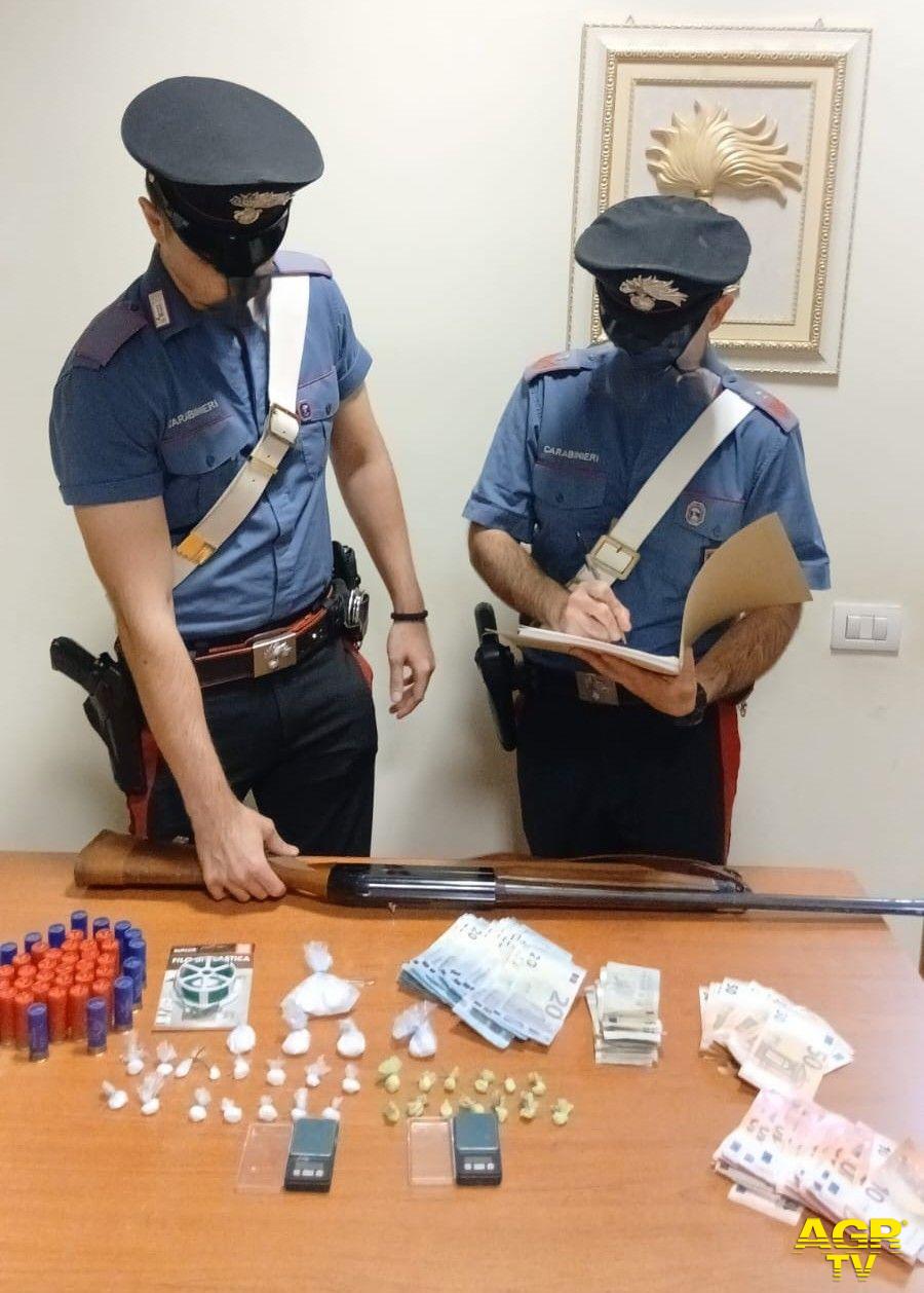 Guidonia, 33enne arrestato, a casa nascondeva droga, un fucile da caccia e 45 munizioni