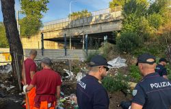 Polizia interventi rimozione accampamenti abusivi