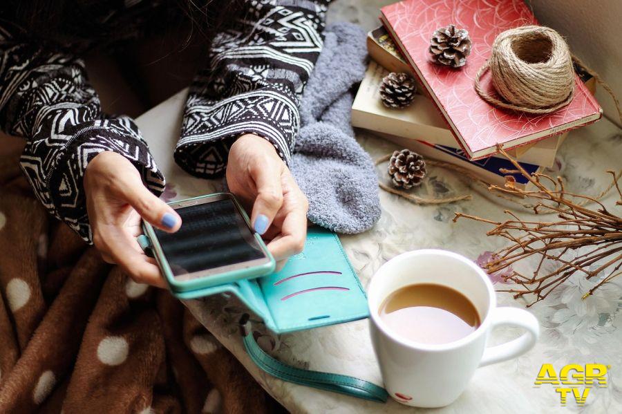 Utilizzo Smartphone foto pixabay Utilizzo Smartphone foto pixabay