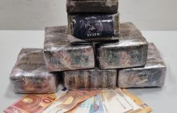 La Polizia di Stato e la Polizia Municipale di Firenze arrestano un cittadino marocchino di 24 anni per detenzione ai fini di spaccio di sostanze stupefacenti.