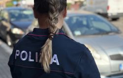 Fidene, nascondeva dosi di cocaina nel reggiseno e 5.000 euro in contanti nella borsa: arrestata una donna