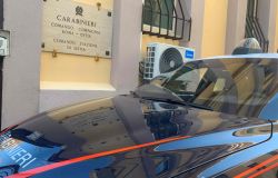 Ostia, scoperta centrale di spaccio in un appartamento di via Antonio Forni