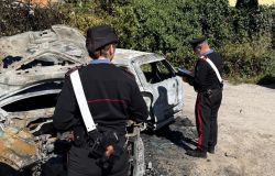 Carabinieri Castelgandolfo incendio auto