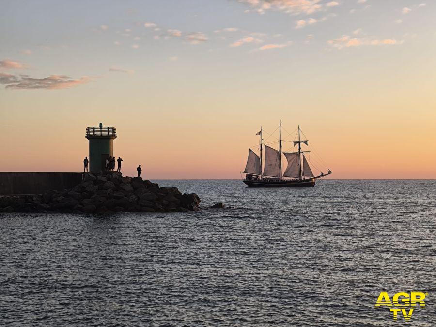 La nave della pace lascia il porto di Ostia ph credit Alessandro Mei La nave della pace lascia il porto di Ostia ph credit Alessandro Mei