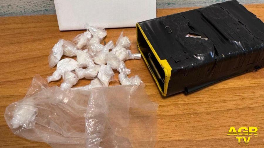 Roma, cocaina nascosta sotto il telaio dell’auto Roma, cocaina nascosta sotto il telaio dell’auto