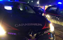 Roma, fermato a bordo di uno scooter rubato, scappa a piedi ma cade mentre tenta di scavalcare un cancello, denunciato