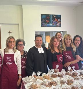 Oltre, cinquanta mamme volontarie dell’Associazione “Amici di Villa Flaminia” le chef per le persone in difficoltà