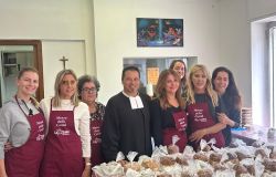 Oltre, cinquanta mamme volontarie dell’Associazione “Amici di Villa Flaminia” le chef per le persone in difficoltà