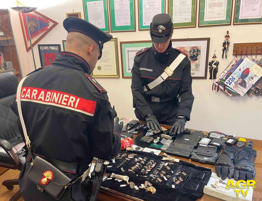 Carabinieri Trinfale gioielli e droga sequestrata dai militari Carabinieri Trinfale gioielli e droga sequestrata dai militari